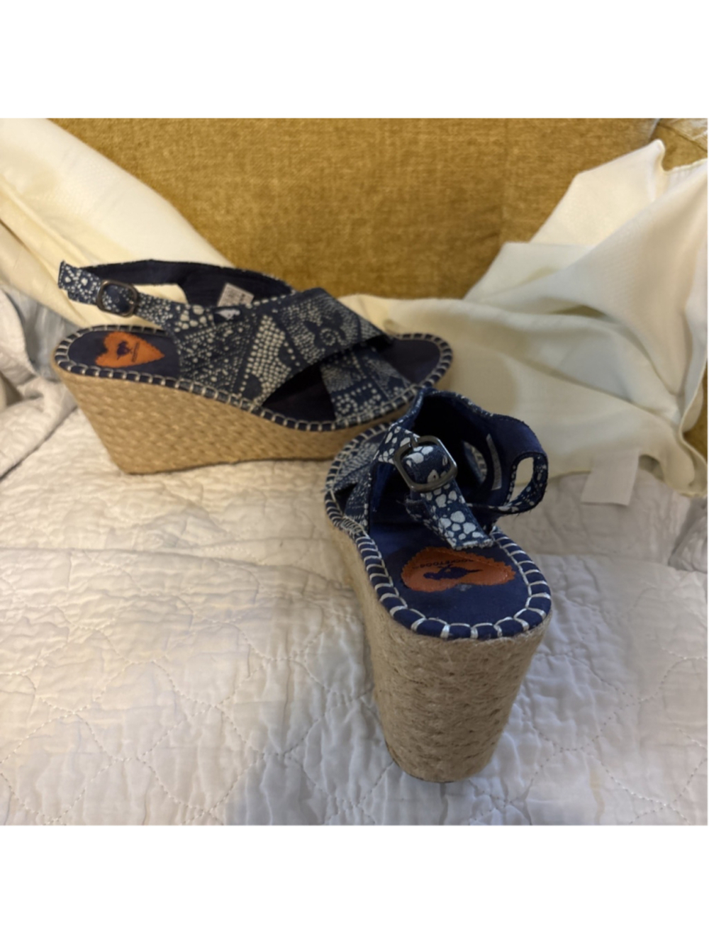 Rocketdog Blue & White Designed Sandals.￼